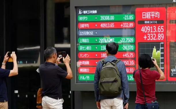 Bolsa do Japão afunda e aciona "circuit breaker" nesta segunda após ofensiva tarifária de Trump