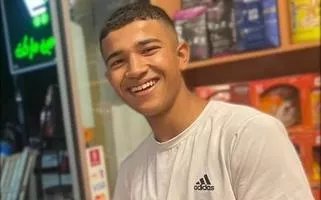 Jovem Salah Hamad está preso, desnutrido e sem julgamento, sob denúncias de maus-tratos