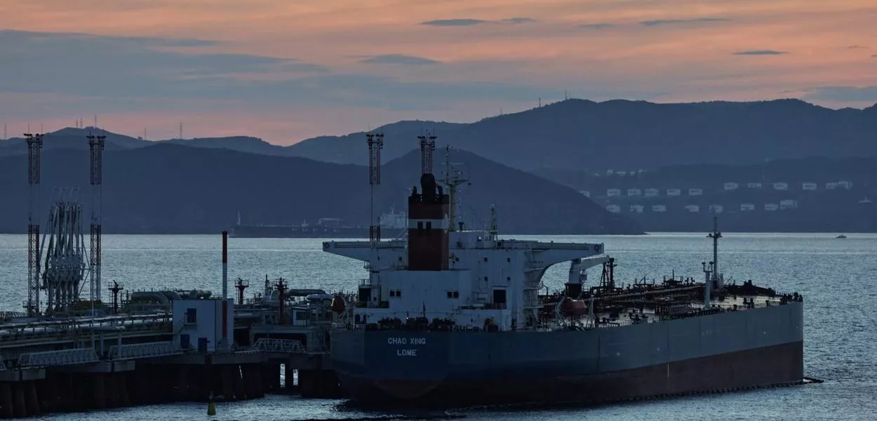 Petroleiro Chao Xing no terminal de petróleo de Kozmino, na costa da Baía de Nakhodka, Rússia
12/08/2022

