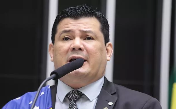 Deputado bolsonarista Gilvan da Federal tem mandato suspenso por ofender Gleisi Hoffmann