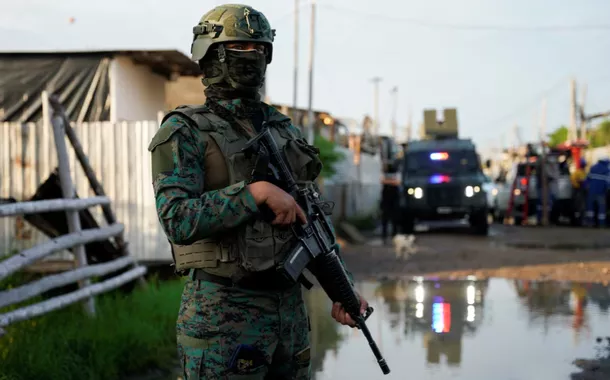 Forças de segurança do Equador em ação policial 