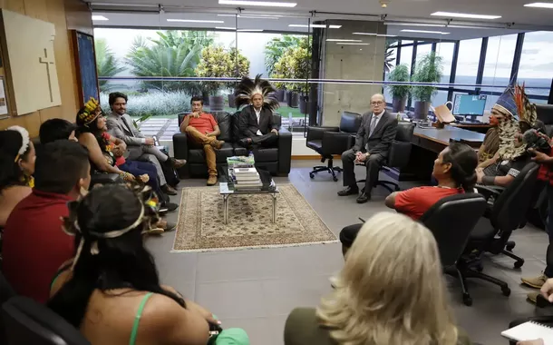 Reunião entre membros da Apib e o ministro Gilmar Mendes, relator do marco temporal