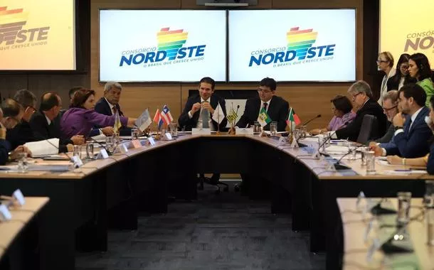 Hugo Motta em reunião com Consórcio Nordeste
