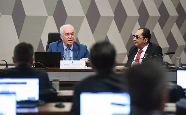 O presidente da CCJ, Otto Alencar, e Jorge Kajuru, autor da PEC que foi retirada de pauta nesta quarta