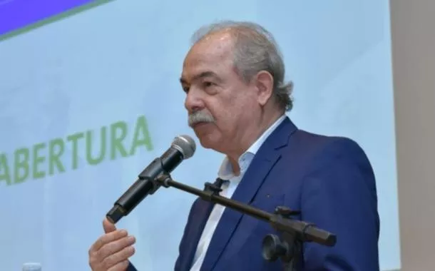 Tarifaço traz riscos, mas o Brasil pode ganhar, diz Mercadante