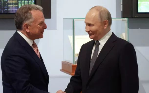 Putin e enviado de Trump discutem paz na Ucrânia