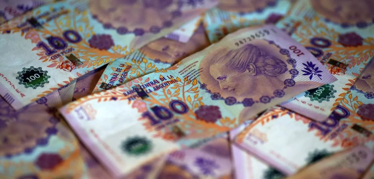 Imagem ilustrativa de notas de peso