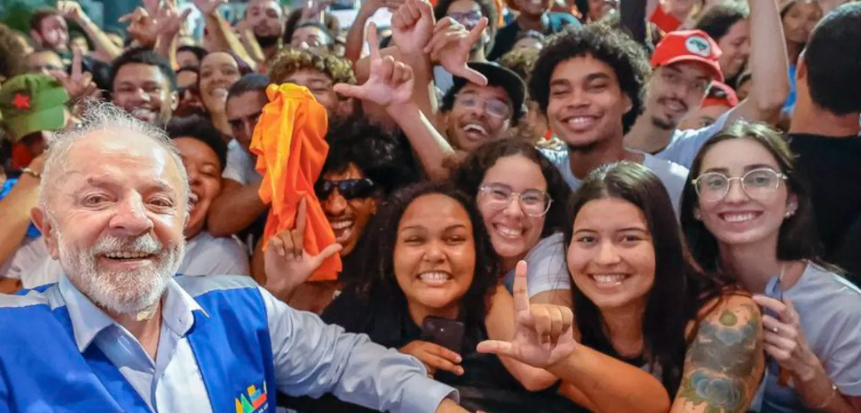 Presidente Lula com estudantes em Campos dos Goytacazes (RJ)