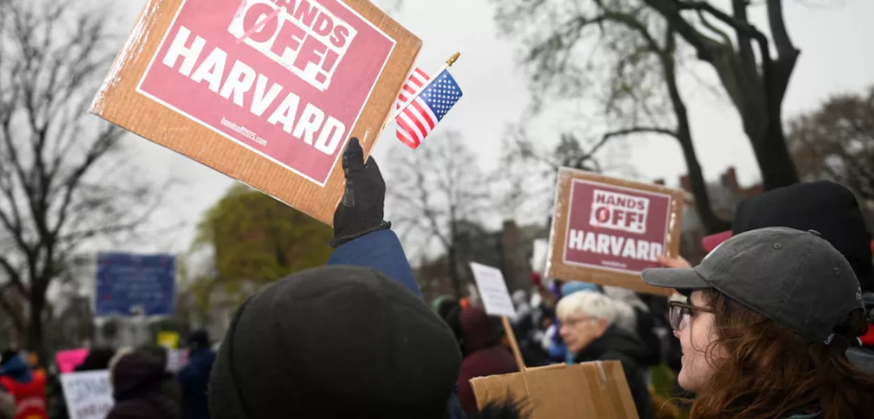 Manifestantes se opõem a medidas de Trump contra a Universidade de Harvard