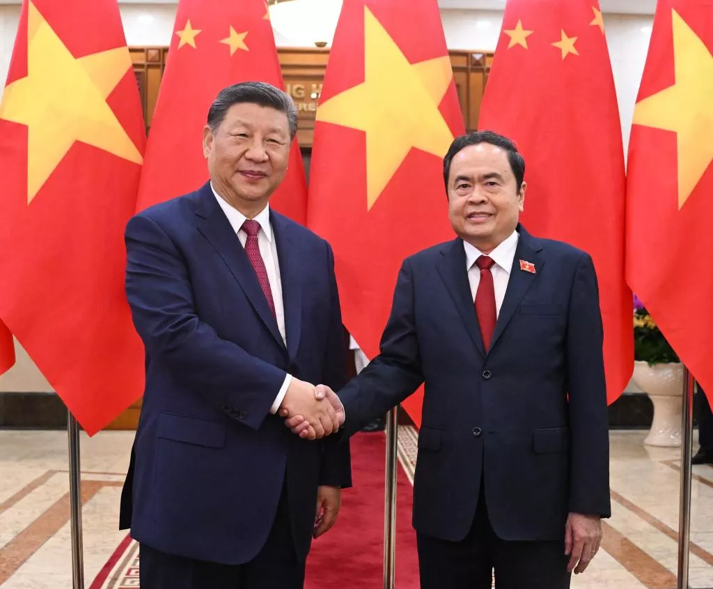 Xi pede que China e Vietnã marchem juntos rumo à modernização