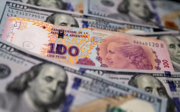 Dólar cai pelo terceiro dia seguido com perspectiva de corte de juros nos EUA