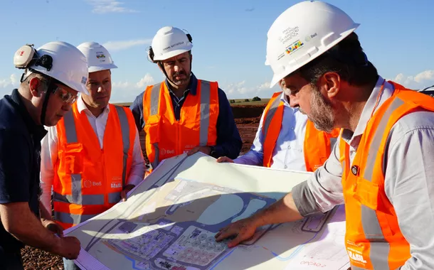 Silveira inaugura unidade de produção do combustível renovável que substitui o diesel