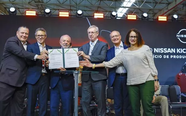 Lula regulamenta Programa Mover e destaca crescimento da indústria automotiva no país