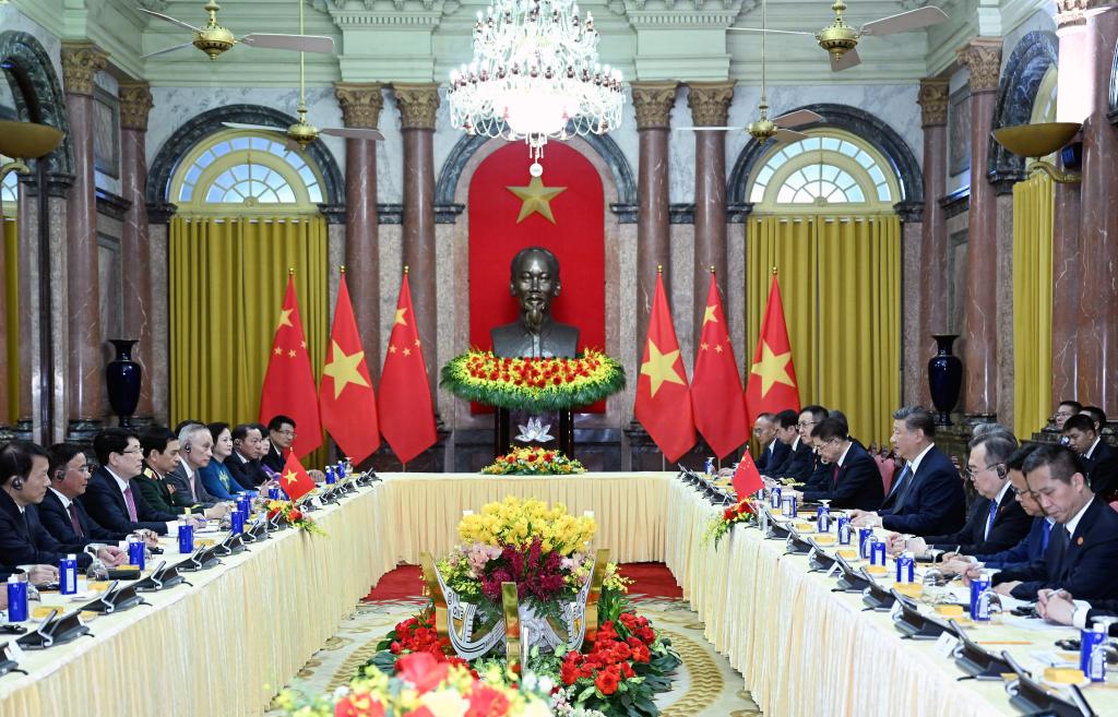 Xi pede que China e Vietnã se oponham conjuntamente à política de poder e ao unilateralismo