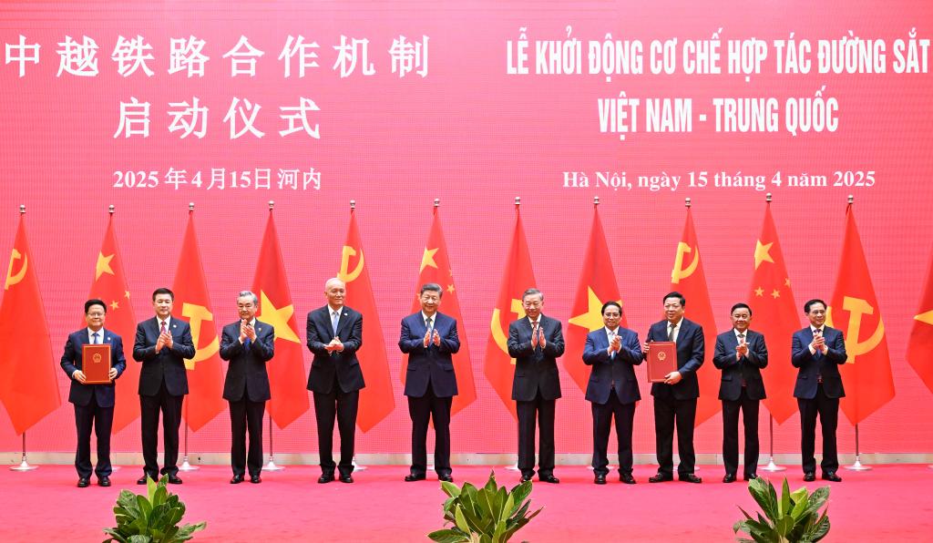 Xi diz que relações China-Vietnã estão enraizadas, sustentadas e empoderadas pelos povos