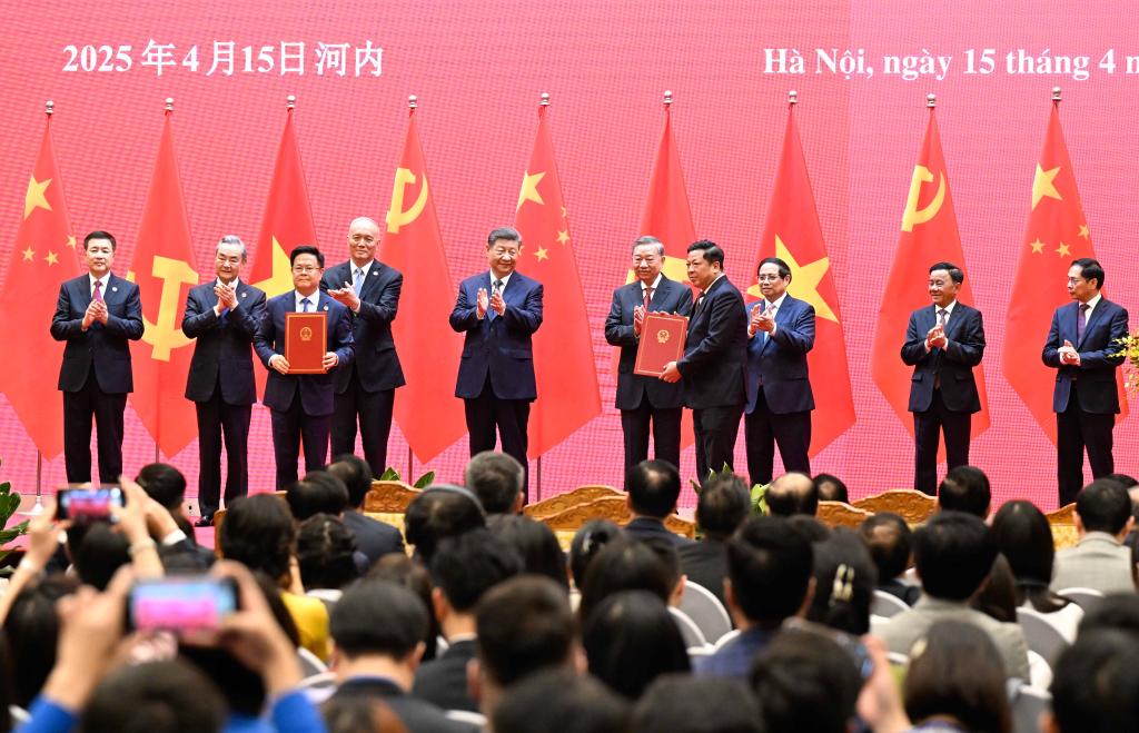 Xi diz que relações China-Vietnã estão enraizadas, sustentadas e empoderadas pelos povos