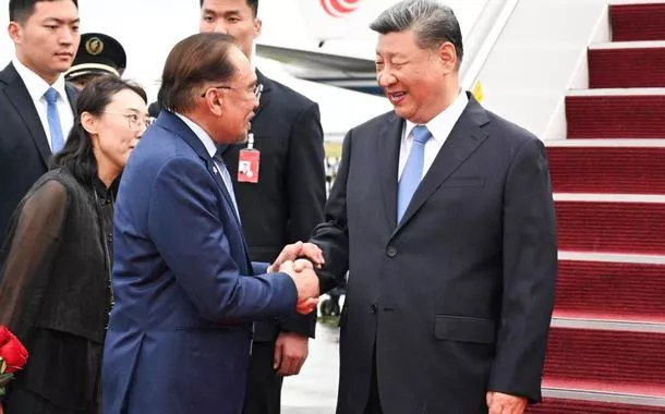 Xi chega a Kuala Lumpur para visita de Estado à Malásia
