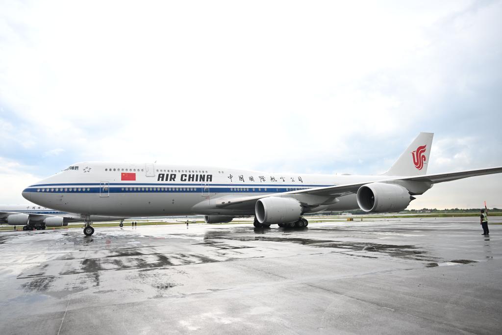 Xi chega a Kuala Lumpur para visita de Estado à Malásia