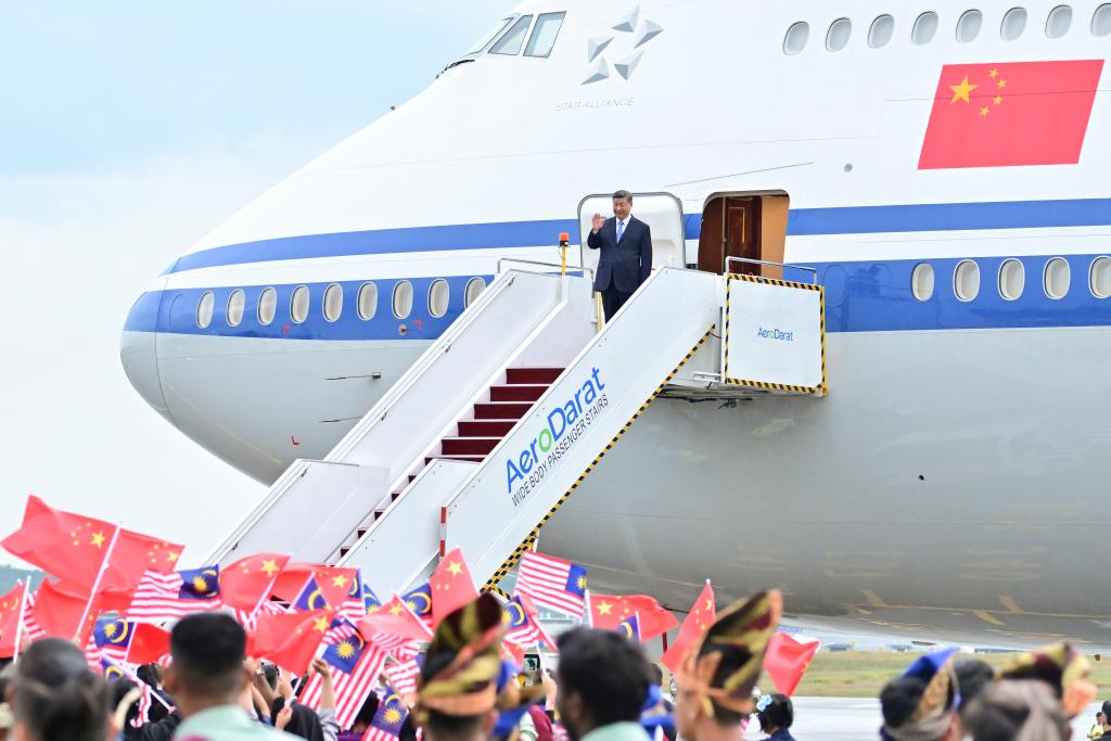 Xi chega a Kuala Lumpur para visita de Estado à Malásia