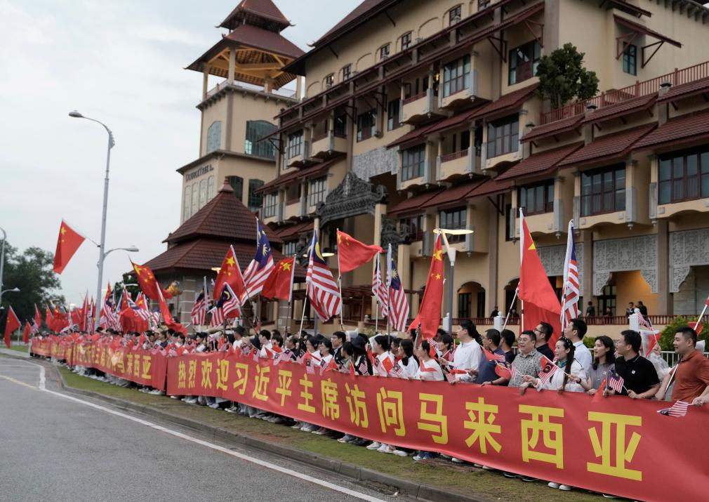 Xi chega a Kuala Lumpur para visita de Estado à Malásia