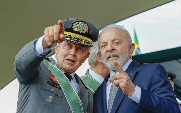 Comandante do Exército manda recado a golpistas: 'minha espada não tem partido'