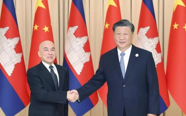 Xi Jinping e o Rei do Camboja Norodom Sihamoni