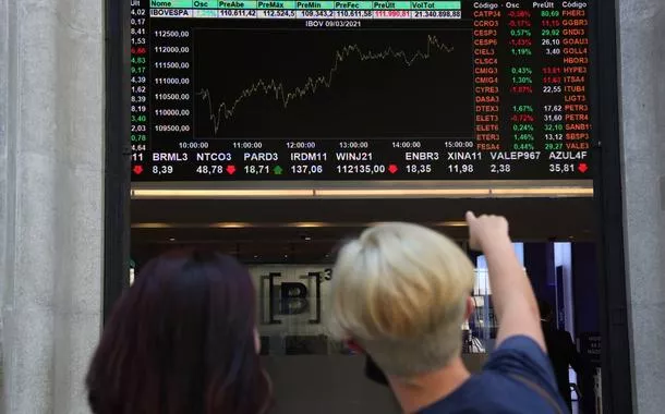 Ibovespa fecha com alta tímida e quebra sequência de perdas; GPA salta