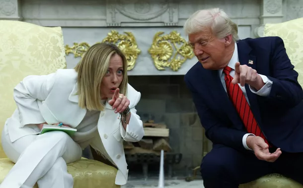 Trump elogiou a “posição muito dura de Meloni em relação à imigração”