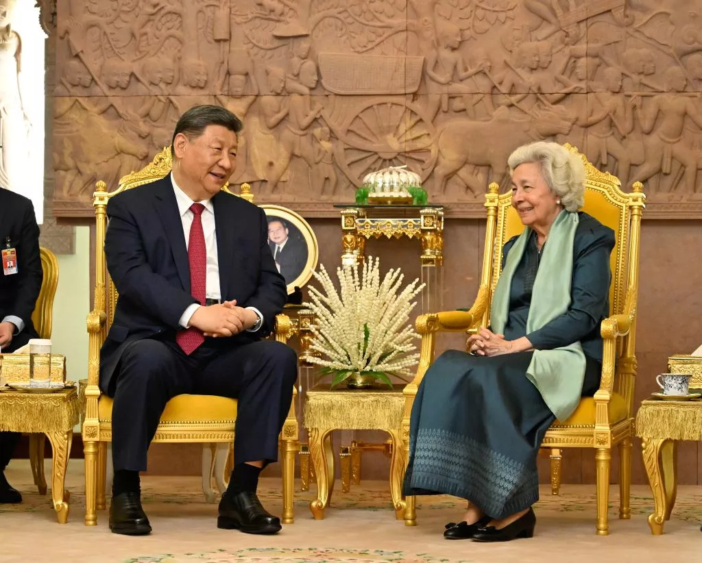 Xi elogia rainha-mãe Monineath como promotora da amizade China-Camboja
