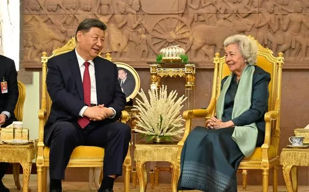 Xi elogia rainha-mãe Monineath como promotora da amizade China-Camboja