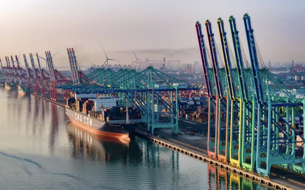 Exportações da China disparam em abril, apesar da guerra comercial