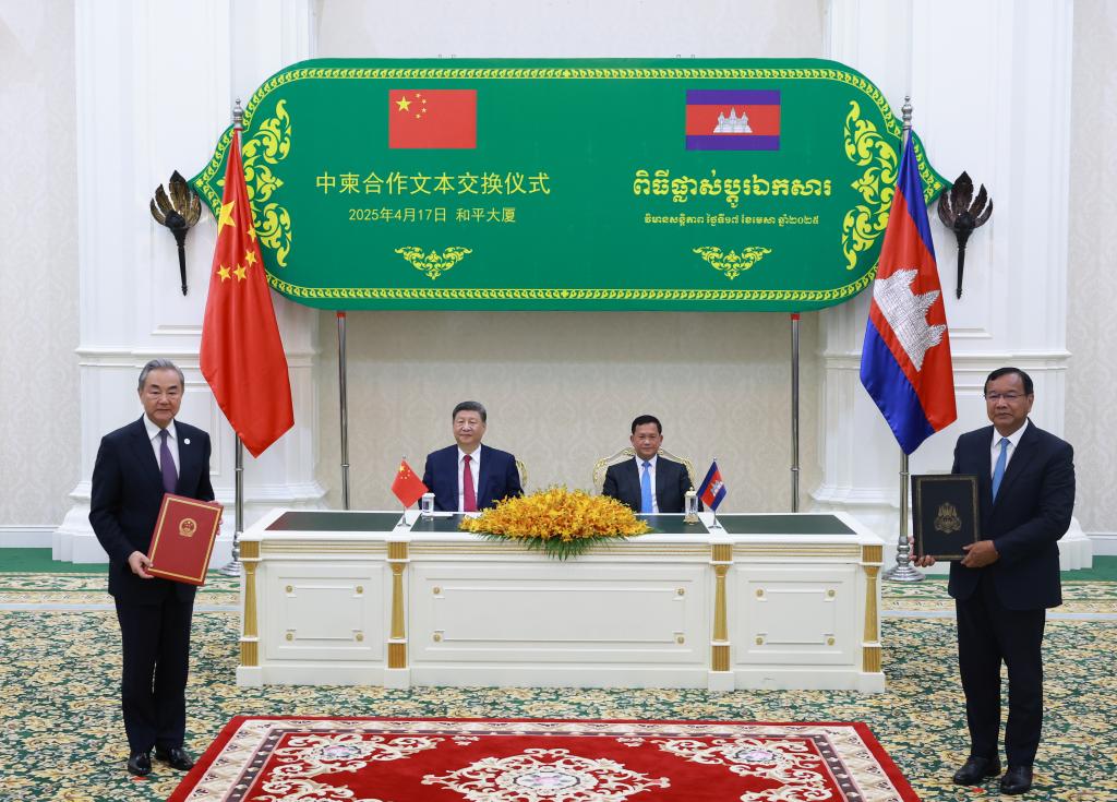 China e Camboja concordam em construir comunidade com futuro compartilhado sob todos os climas na nova era