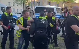 Policiais na Alemanha agridem manifestantes pró-Palestina em meio a protesto em frente à universidade