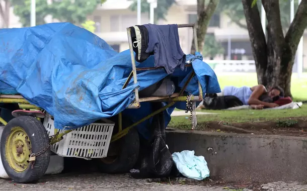 População em situação de rua cresce e chega a mais de 335 mil pessoas