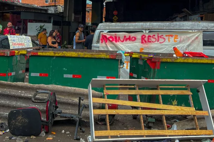 Moradores da favela do Moinho protestam contra ação da PM nesta sexta-feira (18)