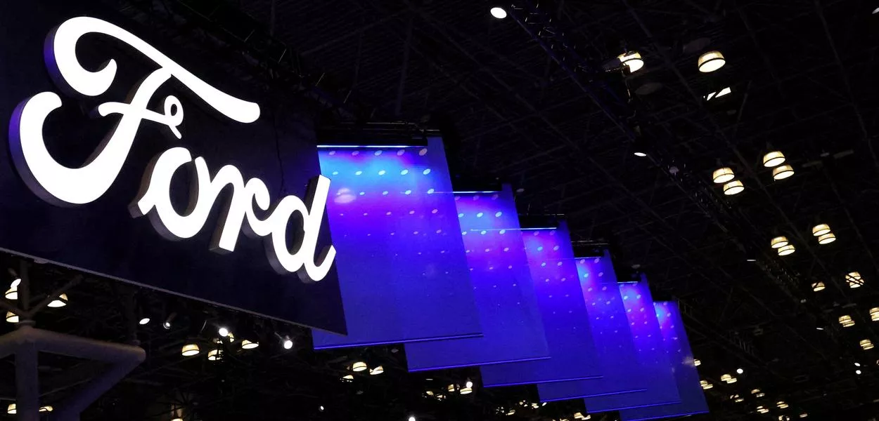 Logo da Ford em Nova York - EUA - 16/04/2025 