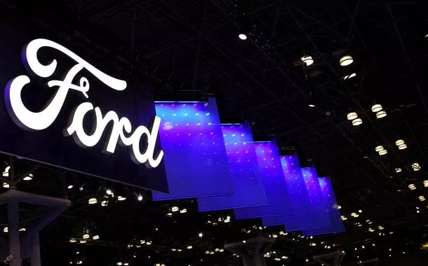 Ford suspende remessas de veículos para China