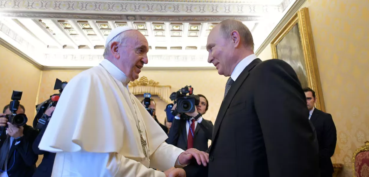 O presidente russo Vladimir Putin se encontra com o Papa Francisco no Vaticano em 4 de julho de 2019