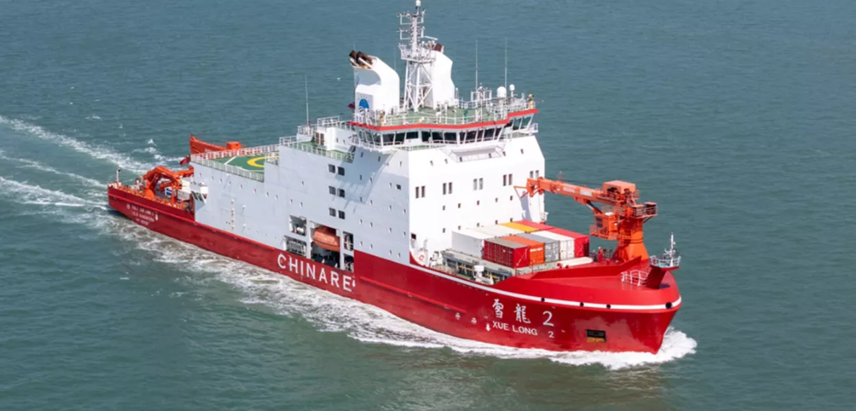 O Xuelong 2, um dos navios da 41ª equipe de expedição antártica da China, parte para uma missão de quase sete meses rumo à Antártida em 1º de novembro de 2024, em Guangzhou, província de Guangdong, no sul da China. Foto: Global Times