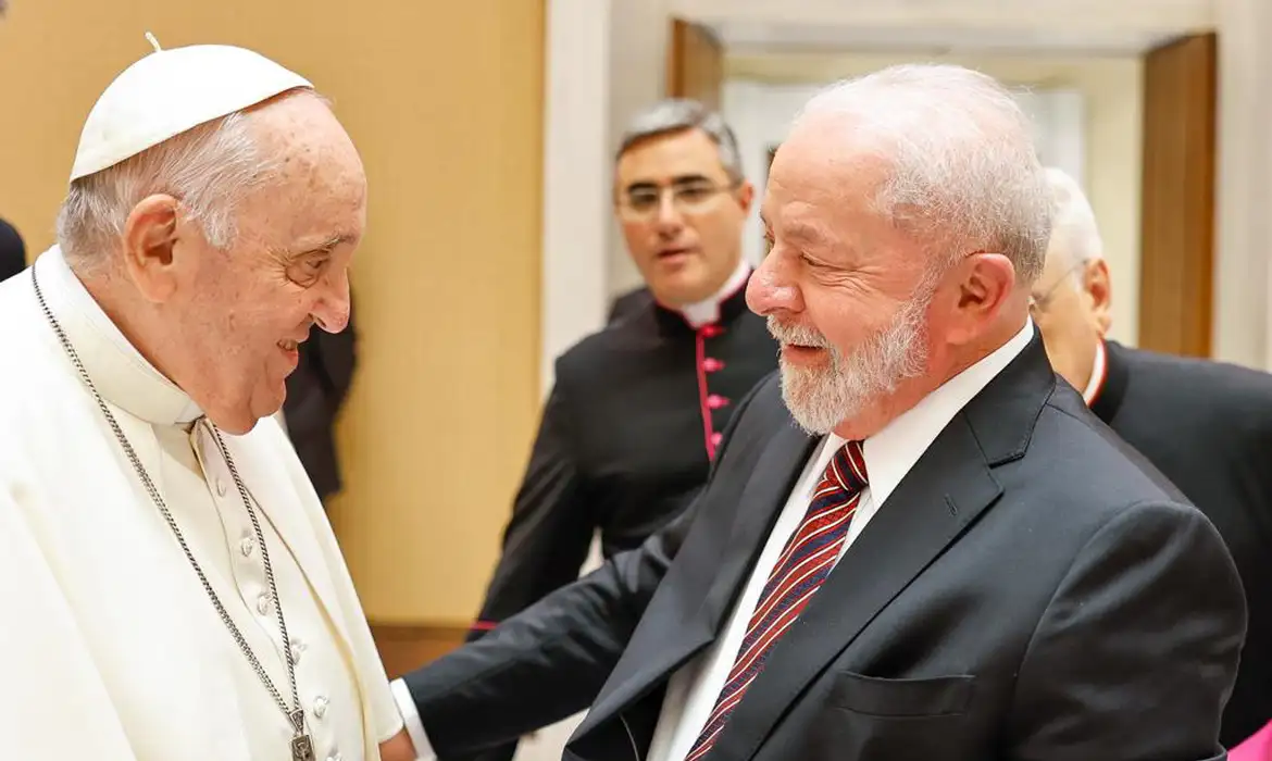 Presidente Lula em encontro com o papa Francisco.  