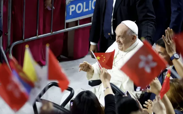 Imprensa chinesa destaca avanços históricos nas relações entre Pequim e o Vaticano após morte do pontífice