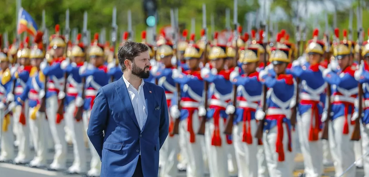 Cerimônia oficial de chegada do Presidente da República do Chile, Gabriel Boric, em Brasília-DF - 22/04/2025.