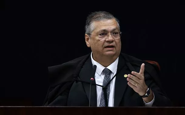 "Tem que apanhar de murro": Dino relata ter recebido mensagem com ameaças e ofensas