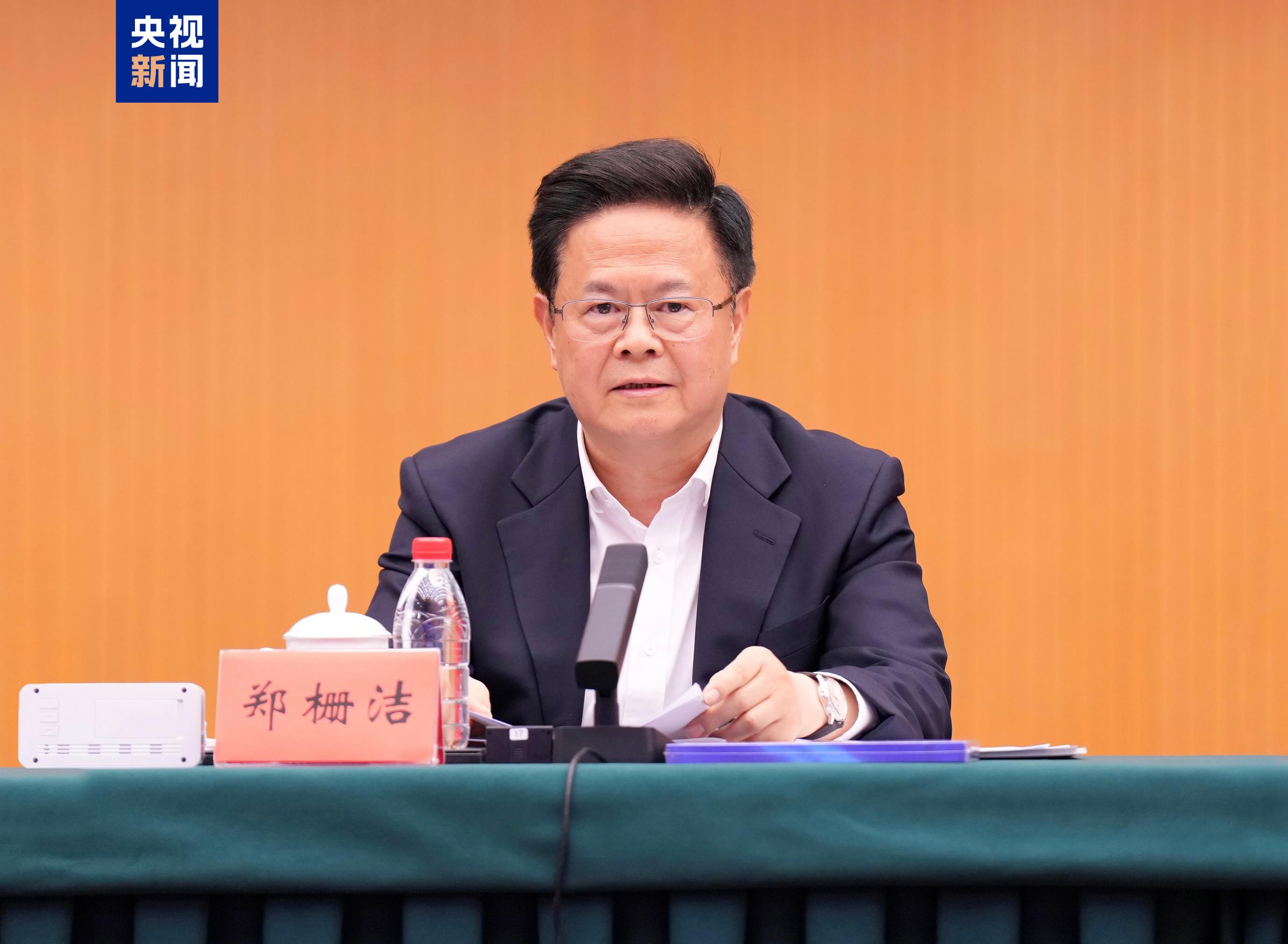 Simpósio sobre “Interpretando o Pensamento de Xi Jinping sobre a Economia” é realizado em Beijing