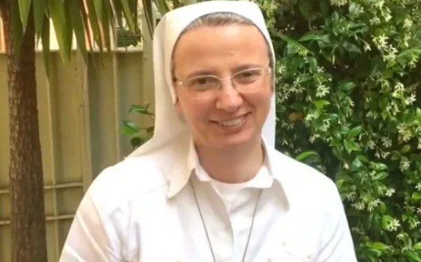 Primeira mulher a liderar dicastério do Vaticano recebe convite para reunião que antecede o conclave