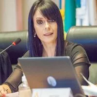 PF prende delegada condenada por trama golpista após determinação de Alexandre de Moraes