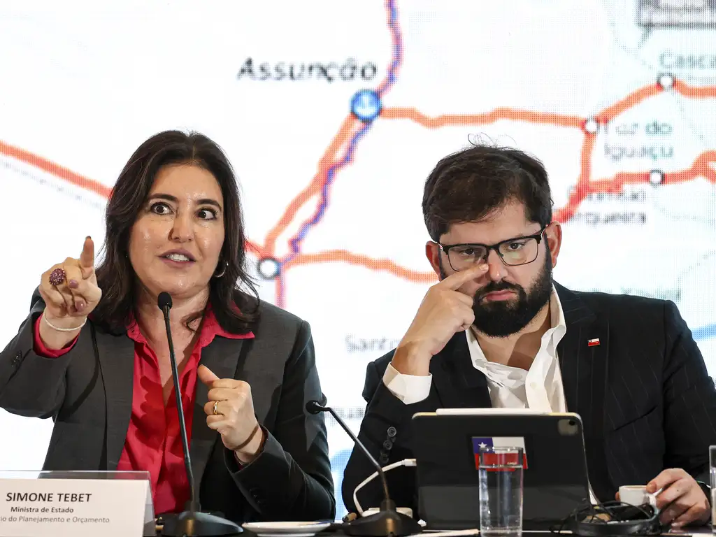 A ministra do Planejamento e Orçamento, Simone Tebet, e o presidente do Chile, Gabriel Boric