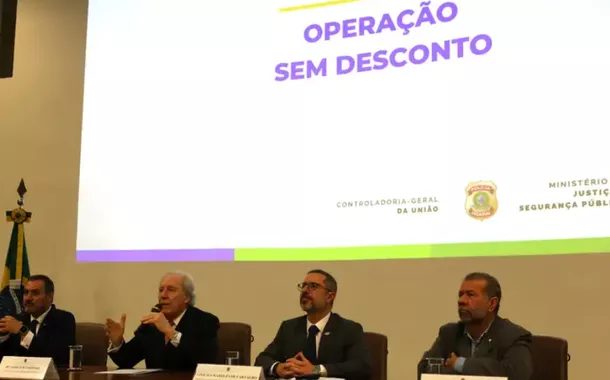 O diretor-geral da PF, Andrei Rodrigues, o ministro da Justiça, Ricardo Lewandowski, o ministro da CGU, Vinicius de Carvalho, e o ministro da Previdência, Carlos Lupi, durante entrevista sobre a Operação Sem Desconto 