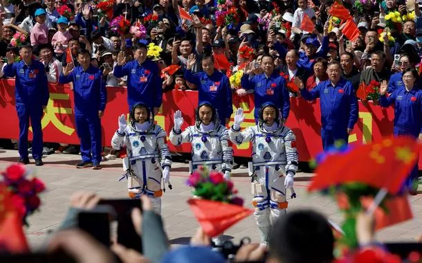 Astronautas participam de cerimônia no centro de lançamento de satélites de Jiuquan
24/04/2025 China Daily via REUTERS