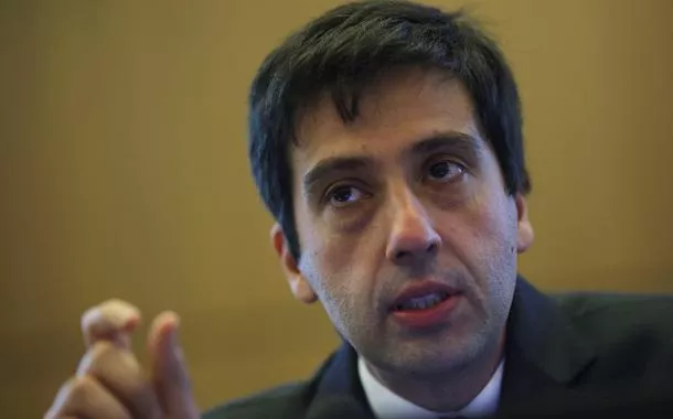 Diretor de Política Econômica do BC, Diogo Guillen, fala em entrevista à imprensa na sede do banco em Brasília - 27/03/2025
